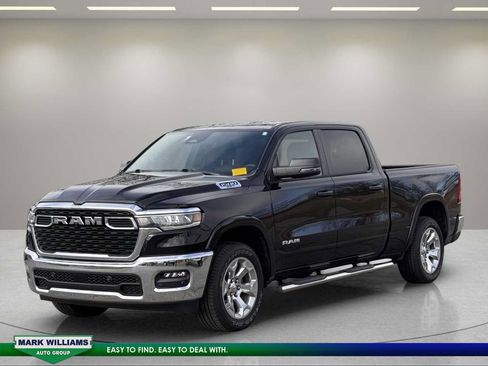 Used 2025 RAM 1500 Big Horn AWD/4WD image 3