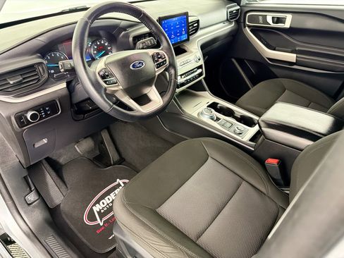 Used 2023 Ford Explorer XLT AWD/4WD image 15