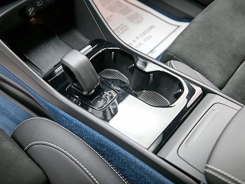 Certified 2023 Volvo XC40 Recharge Ultimate image 19