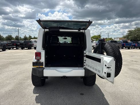 Used 2016 Jeep Wrangler Unlimited Sahara w/ Connectivity Group AWD/4WD image 24
