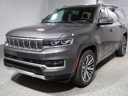 Used 2022 Jeep Grand Wagoneer Series III AWD/4WD image 36