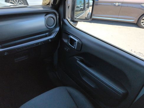Used 2022 Jeep Wrangler Unlimited Sport AWD/4WD image 17