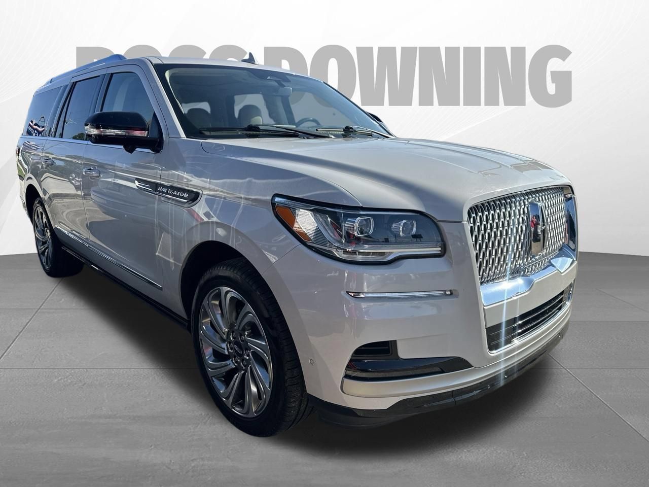 Used 2024 Lincoln Navigator L Reserve AWD/4WD image 3