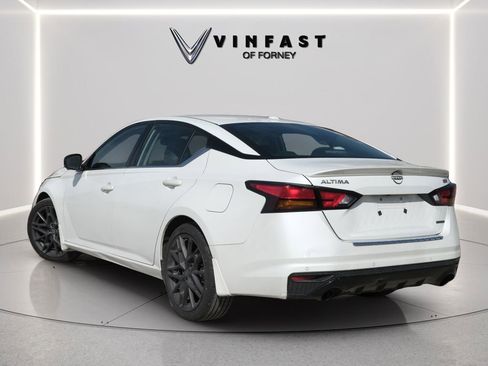 Used 2023 Nissan Altima 2.0 SR FWD image 2