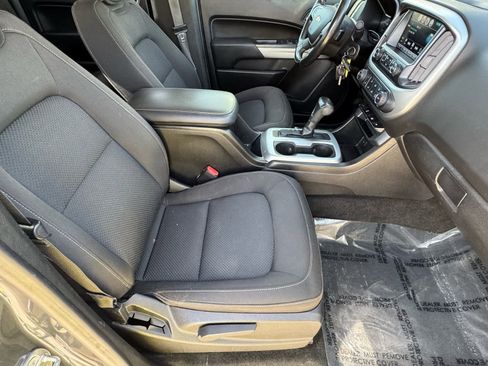 Used 2017 Chevrolet Colorado LT w/ LT Convenience Package image 12