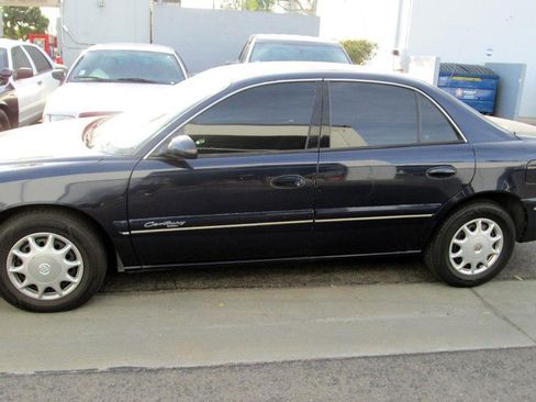 Used 2000 Buick Century Custom image 2