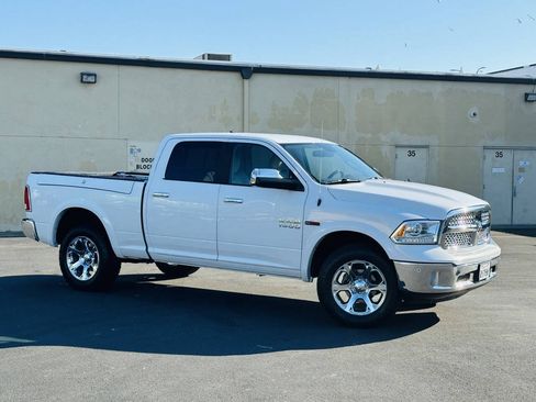 Used 2018 RAM 1500 Laramie AWD/4WD image 3