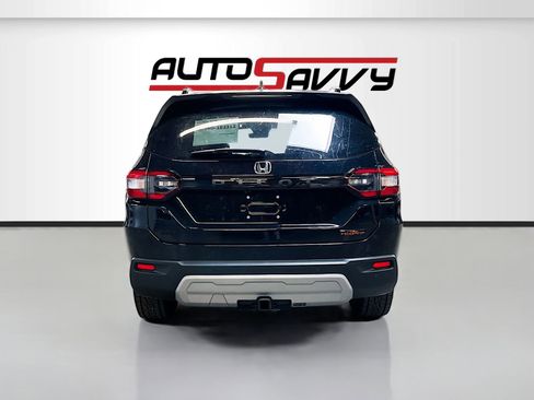Used 2025 Honda Pilot TrailSport image 6