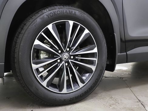 Used 2025 Toyota Grand Highlander AWD Hybrid image 28