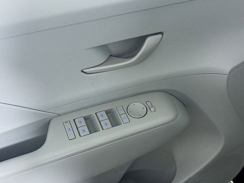 Used 2025 Hyundai Kona SEL FWD image 15