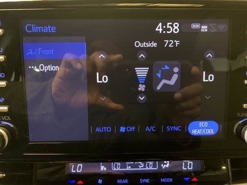 Used 2021 Toyota Sienna XLE image 28