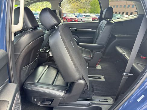 Used 2025 Kia Telluride S AWD/4WD image 17