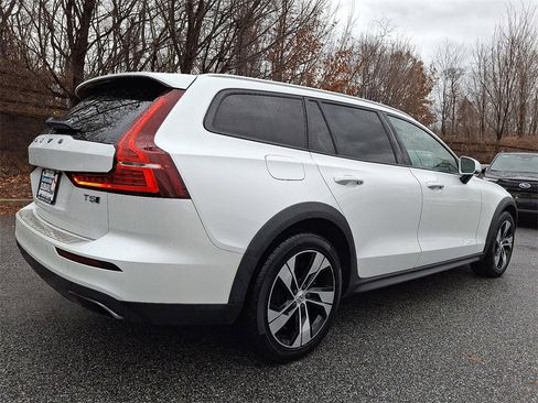 Used 2020 Volvo V60 T5 Cross Country image 6