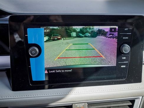 New 2026 Volkswagen Taos SE image 18