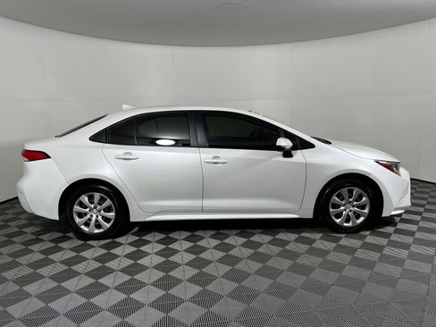 Certified 2022 Toyota Corolla LE FWD image 4