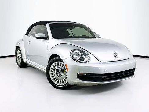 Used 2016 Volkswagen Beetle 1.8T S FWD image 1