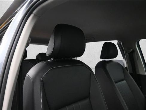 Used 2022 Volkswagen Tiguan SE FWD image 29