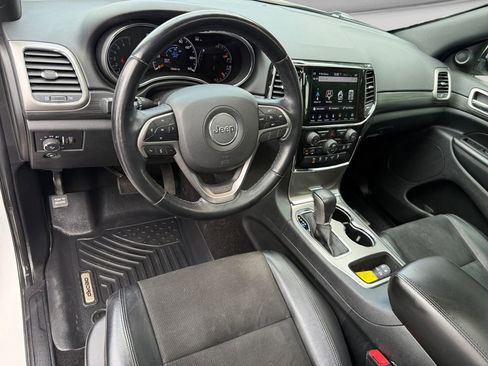 Used 2022 Jeep Grand Cherokee Laredo X RWD image 12
