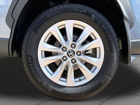 Used 2024 Toyota Corolla Cross LE FWD image 11