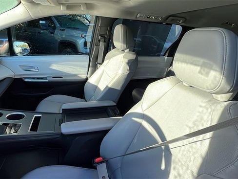 Used 2025 Toyota Sienna XLE image 14