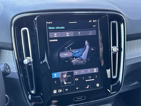 Certified 2023 Volvo XC40 B5 Core w/ Convenience Package image 21
