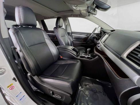 Used 2018 Toyota Highlander XLE image 31