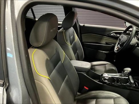 Certified 2025 Chevrolet Trax ACTIV w/ Sunroof Package FWD image 26
