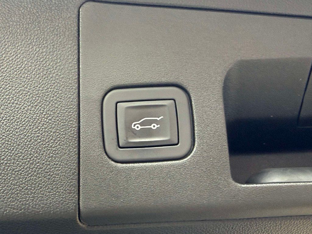 Certified 2026 Cadillac XT5 Sportv w/ LPO, Floor Liner Package AWD/4WD image 18