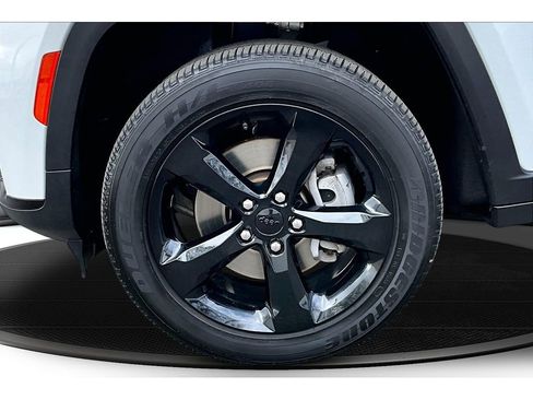 Certified 2025 Jeep Grand Cherokee L Altitude image 10