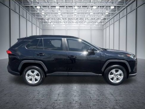 Used 2019 Toyota RAV4 XLE w/ Convenience Package FWD image 6