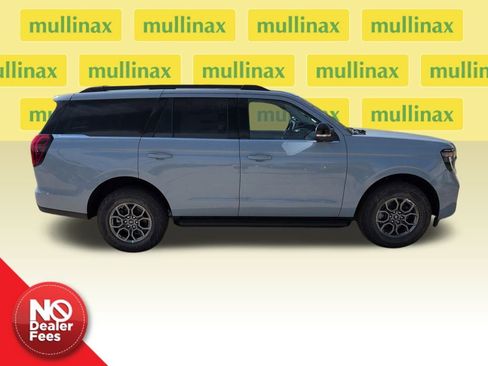 New 2026 Ford Expedition Active image 2