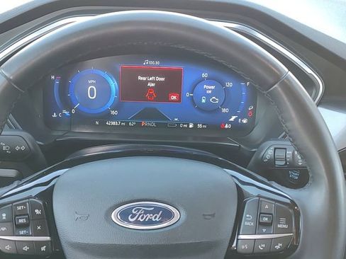 Used 2022 Ford Escape Titanium image 13