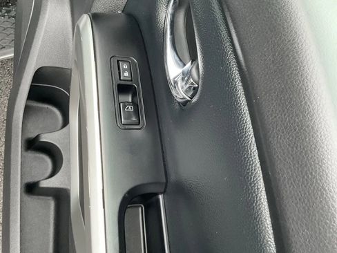 Used 2017 Nissan Titan SV image 31