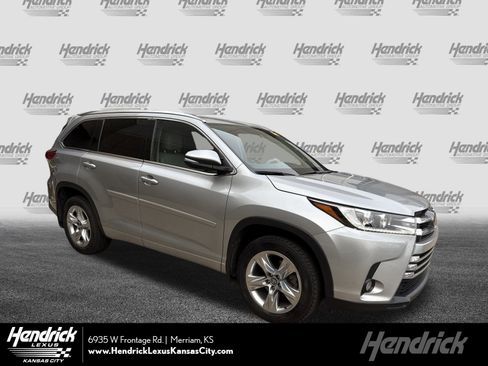 Used 2017 Toyota Highlander Limited image 1