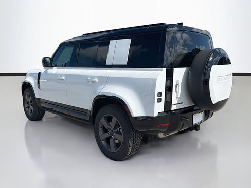 New 2026 Land Rover Defender 110 X-Dynamic SE AWD/4WD image 3