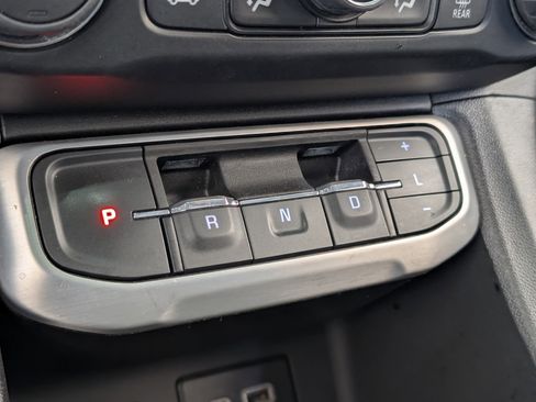 Used 2023 GMC Acadia SLE FWD image 31