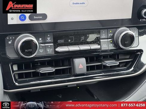 Used 2024 Toyota Highlander XLE AWD/4WD image 38