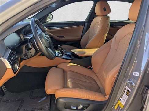 Used 2022 BMW 530e w/ Premium Package image 19