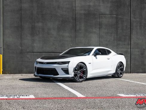Used 2018 Chevrolet Camaro SS image 15