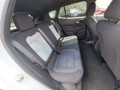 Used 2024 Chevrolet Trax RS FWD image 23