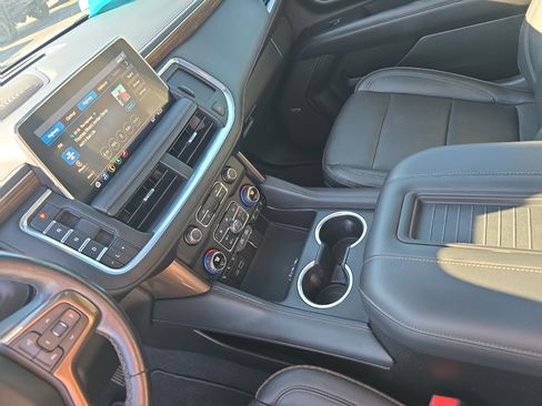 Used 2021 Chevrolet Tahoe High Country w/ Premium Package image 18