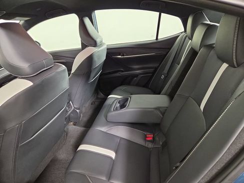 Used 2025 Toyota Camry SE FWD image 15