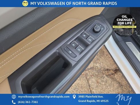 Used 2023 Volkswagen Atlas Cross Sport SEL R-Line image 12
