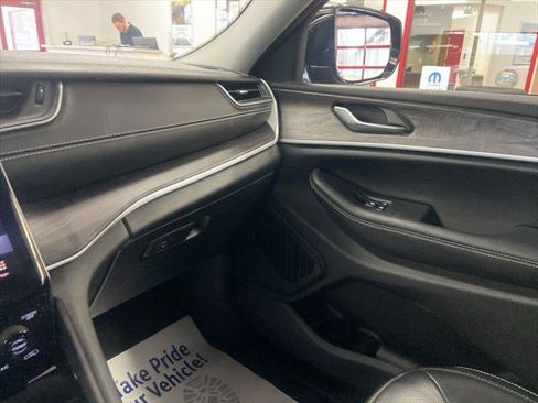 Certified 2023 Jeep Grand Cherokee L Limited w/ Luxury Tech Group II image 33