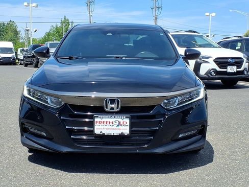 Used 2018 Honda Accord Sport image 2