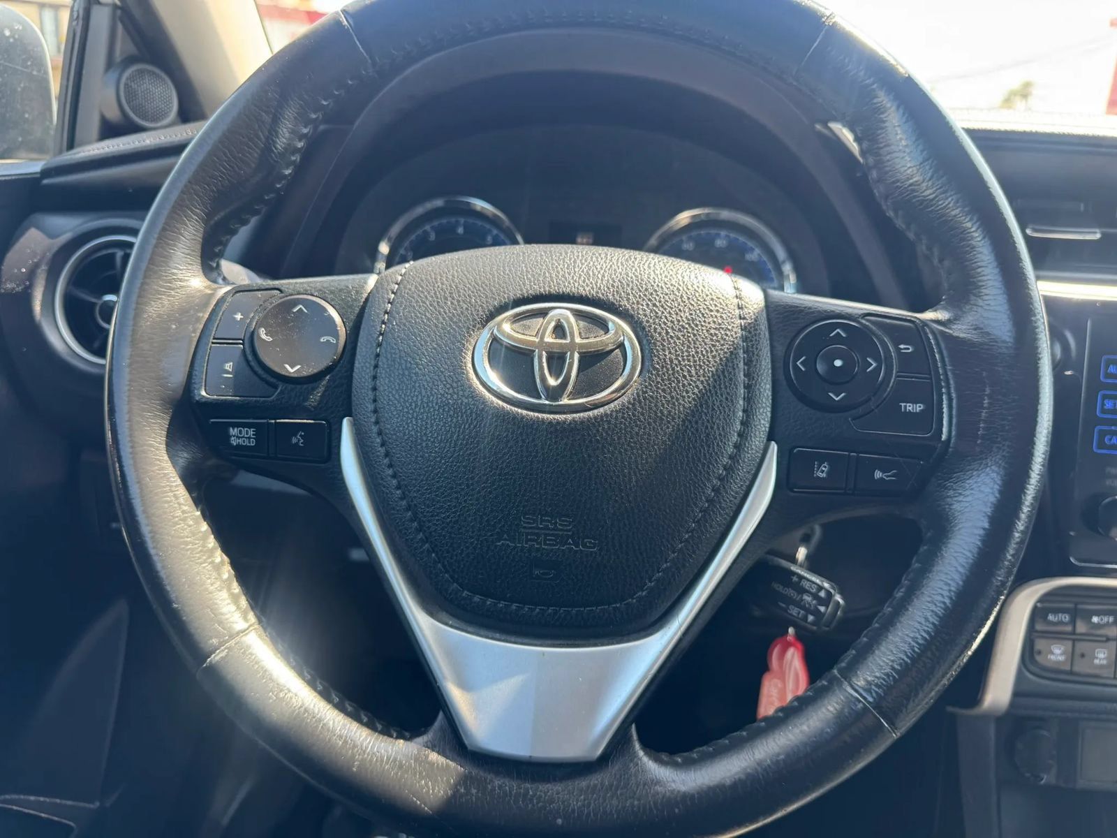 Used 2017 Toyota Corolla SE w/ Carpet Mat Package (TMS) FWD image 28