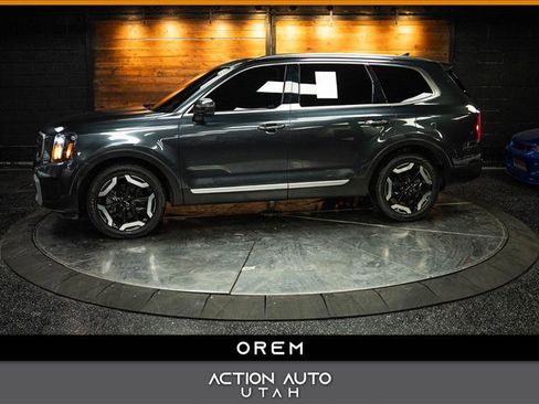 Used 2024 Kia Telluride EX w/ EX Captain's Chair Package image 1