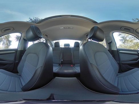 Used 2025 Volkswagen Jetta SE image 37