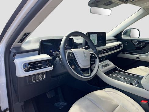 Used 2025 Lincoln Aviator Reserve w/ Illumination Package AWD/4WD image 9