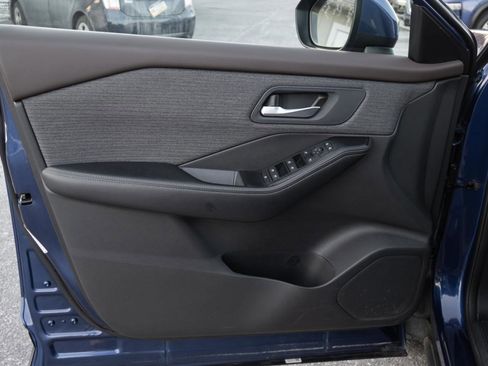 Used 2023 Nissan Rogue SV FWD image 13